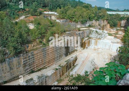 Worlds largest marble pit mine in Tate north Georgia still with another 500 years supply, cutters and such at work. Open to twice a year tours Stock Photo