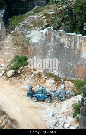 Worlds largest marble pit mine in Tate north Georgia still with another 500 years supply, cutters and such at work. Open to twice a year tours Stock Photo