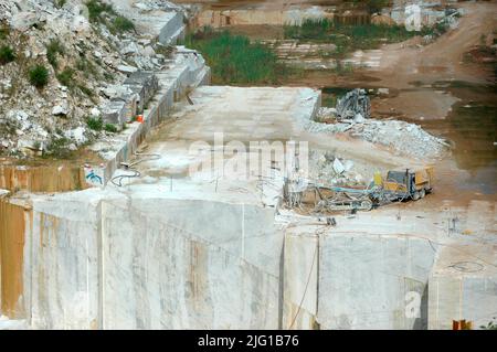 Worlds largest marble pit mine in Tate north Georgia still with another 500 years supply, cutters and such at work. Open to twice a year tours Stock Photo