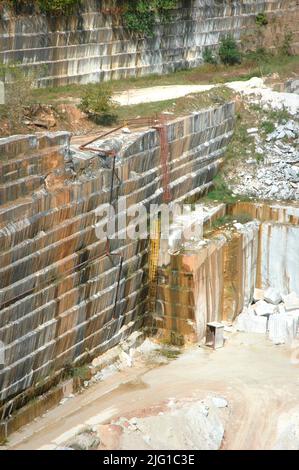 Worlds largest marble pit mine in Tate north Georgia still with another 500 years supply, cutters and such at work. Open to twice a year tours Stock Photo