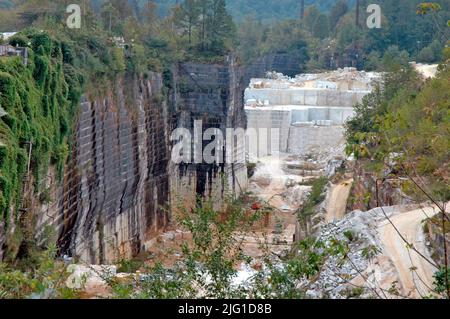 Worlds largest marble pit mine in Tate north Georgia still with another 500 years supply, cutters and such at work. Open to twice a year tours Stock Photo