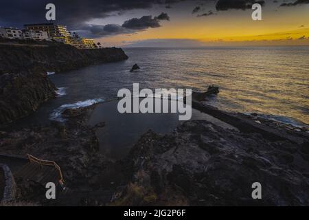 Dramatic sunset over the Acantilado de Los Gigantes Cliffs and the Natural Pool. Photo taken on 4th of June 2022 in Tenerife, Canary Islands, Spain. Stock Photo