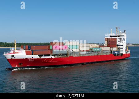 ELI A container ship sailing in the Solent with pink container of Ocean Network Express and text ONE Stock Photo