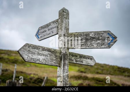 Peninne Way post on the Border Ridge near Windy Gyle, Northumberland Stock Photo