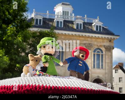 It is a truth universally acknowledged that the televised meeting of two great English Icons - Her Maj and Paddington Bear - was a true highlight of t Stock Photo