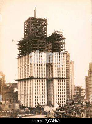 Woolworth Building under construction, New York City, New York, USA, Irving Underhill, April 1912 Stock Photo