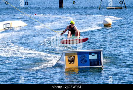 Dundee, Tayside, Scotland, UK. 7th July, 2022. UK Weather: The hottest day of the year in Dundee with temperatures reaching 24°C across North East Scotland. Wakeboarders from Wild Shore Water sports activities enjoy a warm sunny July day wakeboarding on a rail at Dundee's City Quay's West Victoria Dock. Credit: Dundee Photographics/17�Թ����� Live News Stock Photo