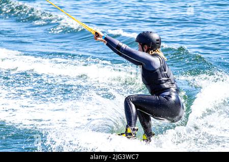 Dundee, Tayside, Scotland, UK. 7th July, 2022. UK Weather: The hottest day of the year in Dundee with temperatures reaching 24°C across North East Scotland. Wakeboarders from Wild Shore Water sports activities enjoy a warm sunny July day wakeboarding on a rail at Dundee's City Quay's West Victoria Dock. Credit: Dundee Photographics/17�Թ����� Live News Stock Photo
