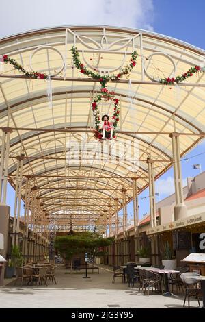 ORANJESTAD, ARUBA - DECEMBER 4, 2021:  Entrance of the Renaissance Marketplace shopping mall, which houses many restaurants, cafes and bars Stock Photo