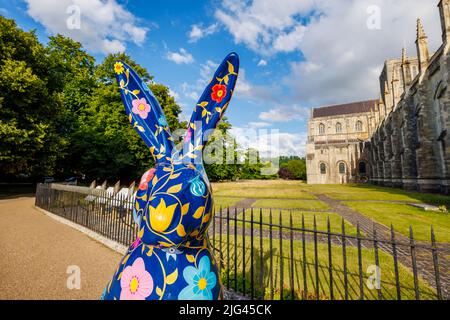 'Flora & The Midnight Garden', a sculpture by Marnie Maurri in the Hares of Hampshire summer public art trail event by Winchester Cathedral Stock Photo