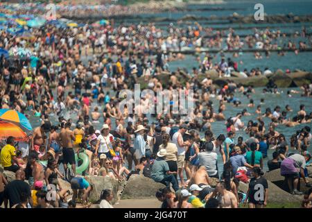 Thousands of beachgoers flock to Coney Island in Brooklyn in New York on Independence Day, Monday, July 4, 2022. Visitors mobbed the beach and the surf on the humid holiday.  (© Richard B. Levine) Stock Photo