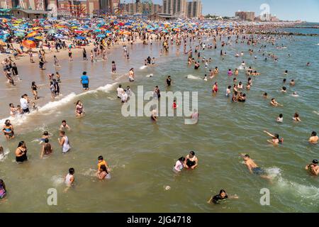 Thousands of beachgoers flock to Coney Island in Brooklyn in New York on Independence Day, Monday, July 4, 2022. Visitors mobbed the beach and the surf on the humid holiday.  (© Richard B. Levine) Stock Photo