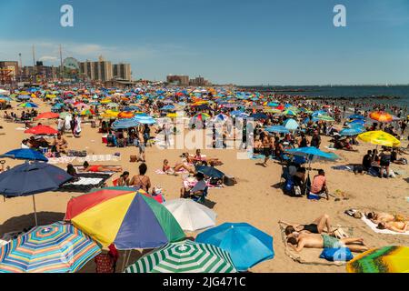 Thousands of beachgoers flock to Coney Island in Brooklyn in New York on Independence Day, Monday, July 4, 2022. Visitors mobbed the beach and the surf on the humid holiday.  (© Richard B. Levine) Stock Photo