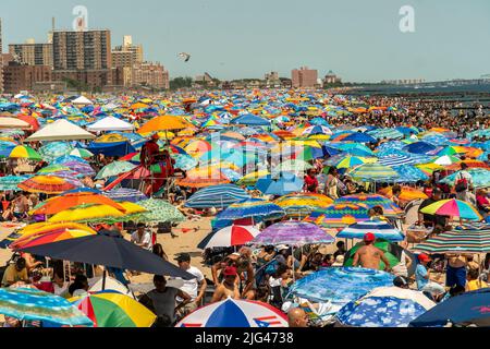 Thousands of beachgoers flock to Coney Island in Brooklyn in New York on Independence Day, Monday, July 4, 2022. Visitors mobbed the beach and the surf on the humid holiday.  (© Richard B. Levine) Stock Photo