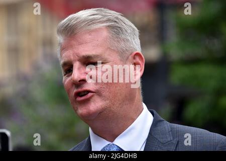 London, UK. 7th July, 2022. Politicians speak to the press on College Green following the resignation of Conservative Prime Minister Boris Johnson. Stuart James Andrew is a Welsh politician who served as Government Deputy Chief Whip from 2020 to 2022 and Minister of State for Housing from February to July 2022. A member of the Conservative Party, he has been Member of Parliament for Pudsey since 2010.  Credit: JOHNNY ARMSTEAD/Alamy Live News Stock Photo