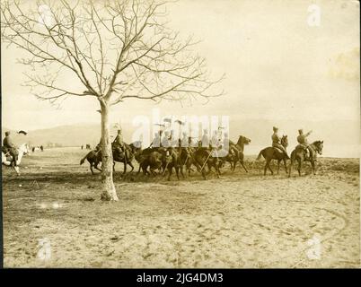 On the Macedonian front: German hussar patrol on the banks of the Ochrida lake Stock Photo