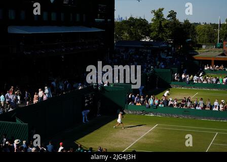 Isabelle Britton in action during the Girls U14's Singles on day eleven of the 2022 Wimbledon Championships at the All England Lawn Tennis and Croquet Club, Wimbledon. Picture date: Thursday July 7, 2022. Stock Photo