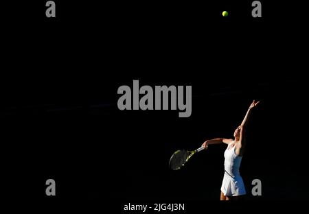 Isabelle Britton in action during the Girls U14's Singles on day eleven of the 2022 Wimbledon Championships at the All England Lawn Tennis and Croquet Club, Wimbledon. Picture date: Thursday July 7, 2022. Stock Photo