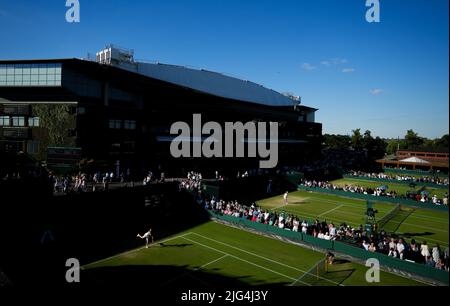 Isabelle Britton in action during the Girls U14's Singles on day eleven of the 2022 Wimbledon Championships at the All England Lawn Tennis and Croquet Club, Wimbledon. Picture date: Thursday July 7, 2022. Stock Photo