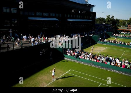 Isabelle Britton in action during the Girls U14's Singles on day eleven of the 2022 Wimbledon Championships at the All England Lawn Tennis and Croquet Club, Wimbledon. Picture date: Thursday July 7, 2022. Stock Photo