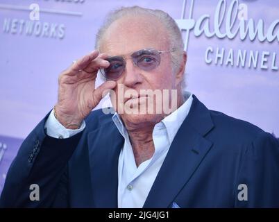 Los Angeles, USA. 27th July, 2016. James Caan arrives at the Hallmark Channel and Hallmark Movies & Mysteries Summer 2016 TCA Press Tour held at a Private Residence in Beverly Hills, CA on Wednesday, July 27, 2016. (Photo By Sthanlee B. Mirador) *** Please Use Credit from Credit Field *** Credit: Sipa USA/Alamy Live News Stock Photo