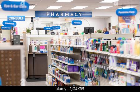 old fashioned drug store and pharmacy Stock Photo - Alamy