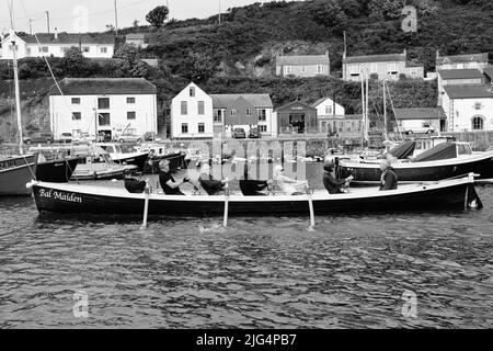 Bal Maiden Pilot Gig leaves Porthleven, Cornwall on a training run Stock Photo