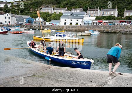 Bal Maiden Pilot Gig leaves Porthleven, Cornwall on a training run Stock Photo