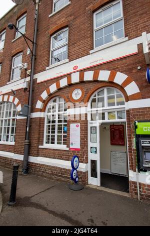 CREDITON, DEVON, UK - APRIL 6, 2022 the Post Office and shop on Market Street Stock Photo