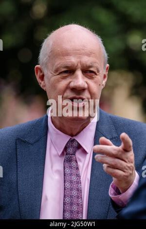 College Green, London, UK. 7th July 2022.Conservative politician, Damian Green, speak to the press on College Green following the resignation of Tory Prime Minister Boris Johnson. Amanda Rose/Alamy Live News Stock Photo