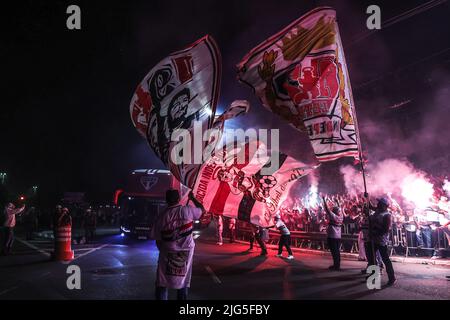 Sao Paulo, Brazil. 07th July, 2022. SP - Sao Paulo - 07/07/2022 - COPA SOUTH AMERICANA 2022, SAO PAULO X UNIVERSIDAD CATOLICA - Supporters before the match between Sao Paulo and Universidad Catolica at Morumbi stadium for the Copa Sudamericana 2022 championship. Photo: Marcello Zambrana/AGIF/Sipa USA Credit: Sipa USA/Alamy Live News Stock Photo