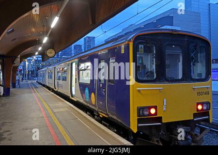 Northern railway train, at Oxford Road railway station, Manchester, Station Approach, Oxford Rd, Manchester, England, UK, M1 6FU Stock Photo