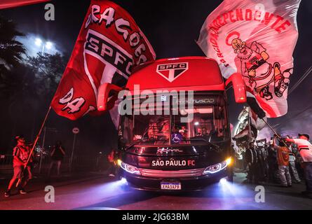 Sao Paulo, Brazil. 08th July, 2022. SP - Sao Paulo - 07/07/2022 - COPA SOUTH AMERICANA 2022, SAO PAULO X UNIVERSIDAD CATOLICA - Supporters before the match between Sao Paulo and Universidad Catolica at Morumbi stadium for the Copa Sudamericana 2022 championship. Photo: Marcello Zambrana/AGIF/Sipa USA Credit: Sipa USA/Alamy Live News Stock Photo