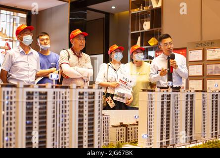 HAIAN, CHINA - JULY 8, 2022 - Residents learn about real estate in Haian, East China's Jiangsu Province, July 8, 2022. Recently, Haian city issued a n Stock Photo