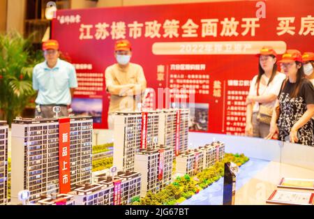 HAIAN, CHINA - JULY 8, 2022 - Residents learn about real estate in Haian, East China's Jiangsu Province, July 8, 2022. Recently, Haian city issued a n Stock Photo