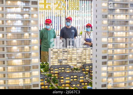 HAIAN, CHINA - JULY 8, 2022 - Residents learn about real estate in Haian, East China's Jiangsu Province, July 8, 2022. Recently, Haian city issued a n Stock Photo