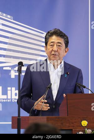 Tokyo. 22nd July, 2019. File photo taken on July 22, 2019 shows Shinzo Abe attending a news conference in Tokyo, Japan. Former Japanese Prime Minister Shinzo Abe is confirmed dead after being shot Friday by a gunman during a speech in the western city of Nara when campaigning for Sunday's upper house election, local media reported. Credit: Du Xiaoyi/Xinhua/Alamy Live News Stock Photo