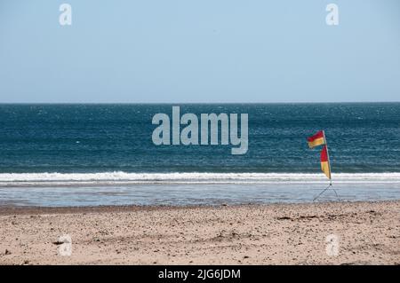 Around the UK - Lifeguard Flags, Sandsend Beach, North Yorkshire, UK Stock Photo