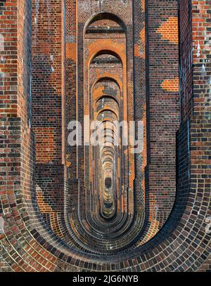Ouse Valley Viaduct, Balcombe Located south of Balcombe in West Sussex, the Ouse Valley viaduct is 450 metres long, 29 metres tall and contains 37 sup Stock Photo