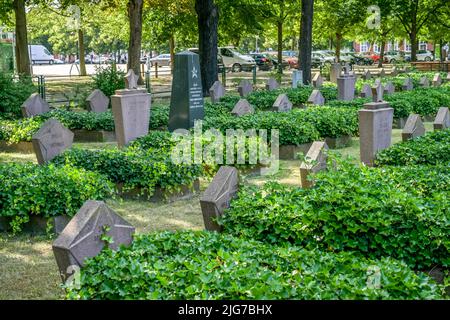 Officers' graves, Soviet Cemetery of Honour, Bassinplatz, Potsdam, Brandenburg, Germany Stock Photo