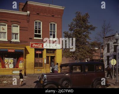 Car in front of Shulman's Market on N at Union St. S.W., Washington, D.C. Stock Photo