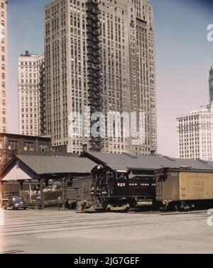 Diesel switch engine moving freight cars at the South water street freight terminal of the Illinois Central R.R., Chicago, Ill. The N.Y. Central is one of the railroads that lease terminal facilities from the I.C.R.R. Stock Photo