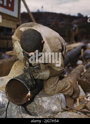 Welder at work on Douglas Dam, Tenn. (TVA). Stock Photo