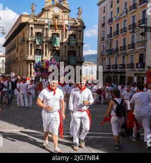 People enjoying the festival of San Fermin Stock Photo - Alamy