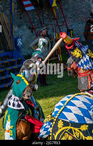 WYWAR CASTLE FEST, demonstrations of knightly fights Engravers on horseback in a sword duel Stock Photo