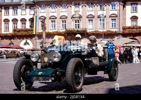 Heidelberg, Germany. 08th July, 2022. A classic car drives across the market square as part of the 'ADAC Heidelberg Historic'. During this event, 180 classic cars tour the Odenwald, Kraichgau, Enzkreis and the northern district of Karlsruhe. Credit: Uwe Anspach/dpa/Alamy Live News Stock Photo