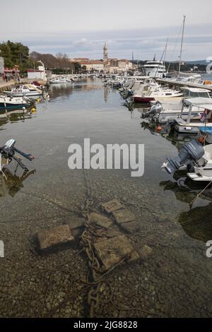 Thick anchor chain in the harbor basin to secure the boats, in the back the old town, Krk Town, Krk Island, Adriatic Sea, Kvarner Bay, Primorje-Gorski kotar County, Croatia, Europe Stock Photo