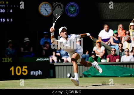 London, UK, 8th July 2022: Novak Djokovic from Serbia is in action during the 2022 Wimbledon Championships at the All England Lawn Tennis and Croquet Club in London. Credit: Frank Molter/Alamy Live news Stock Photo