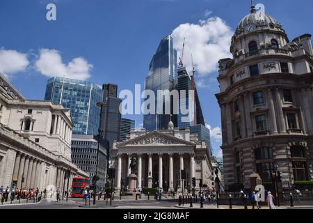 London, UK. 8th July 2022. Bank of England and the Royal Exchange in the City of London. Credit: Vuk Valcic/Alamy Live News Stock Photo