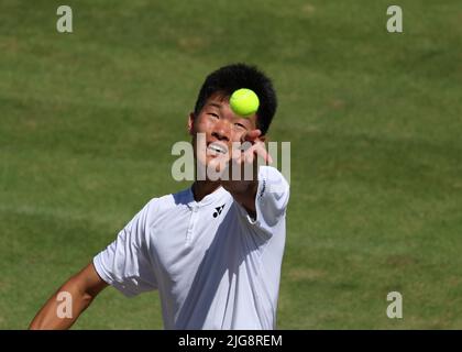 8th July 2022,  All England Lawn Tennis and Croquet Club, London, England;  Wimbledon Tennis tournament; Michael Zheng (USA) serves to Martin Landaluce (ESP) Stock Photo